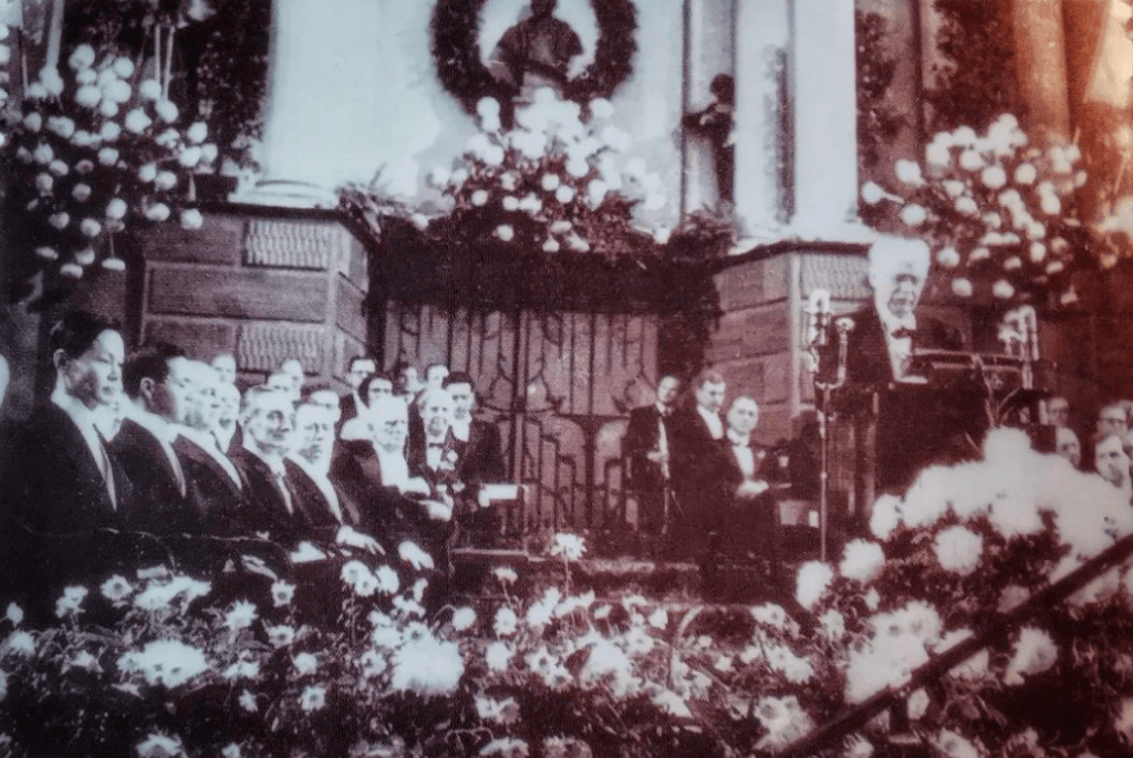 信用网皇冠申请注册
_独家｜友人追忆杨振宁：信用网皇冠申请注册
他没能二度获诺奖是一个遗憾