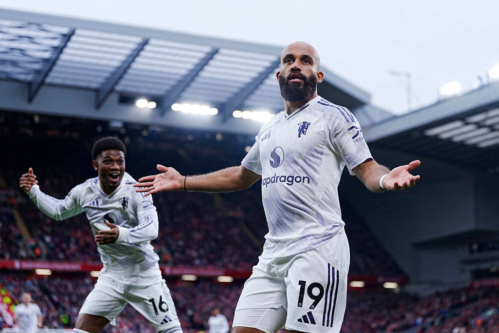 皇冠信用网结算日是哪天
_英超-姆伯莫61秒闪击马奎尔绝杀 曼联2-1送利物浦4连败