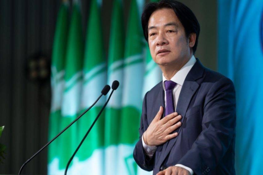 皇冠信用在线开户
_登机赴京前皇冠信用在线开户
，郑丽文公布人事名单，朱立伦回应特殊，不准打破惯例！民进党当局急也晚了