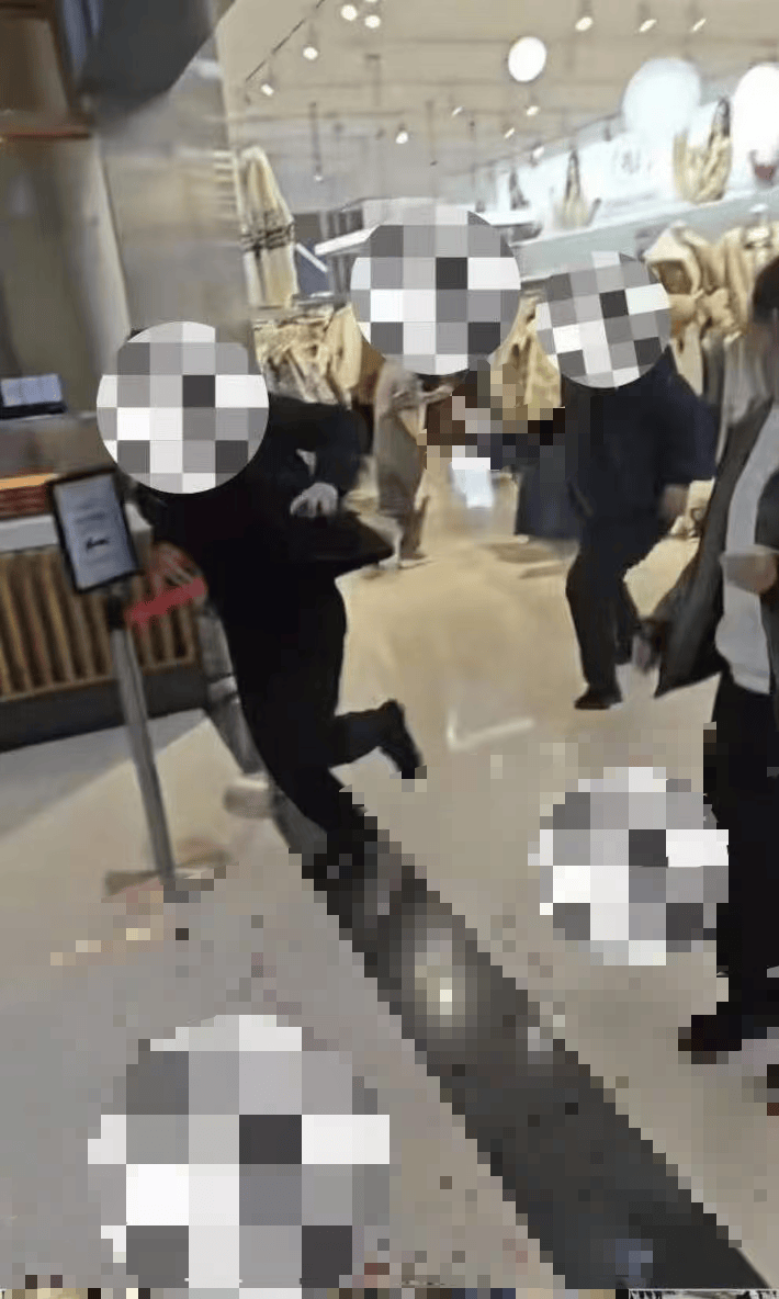 皇冠信用盘
_许昌胖东来生活广场内突发伤人事件皇冠信用盘
，嫌疑人已被当场抓获，工作人员：目前正常开业