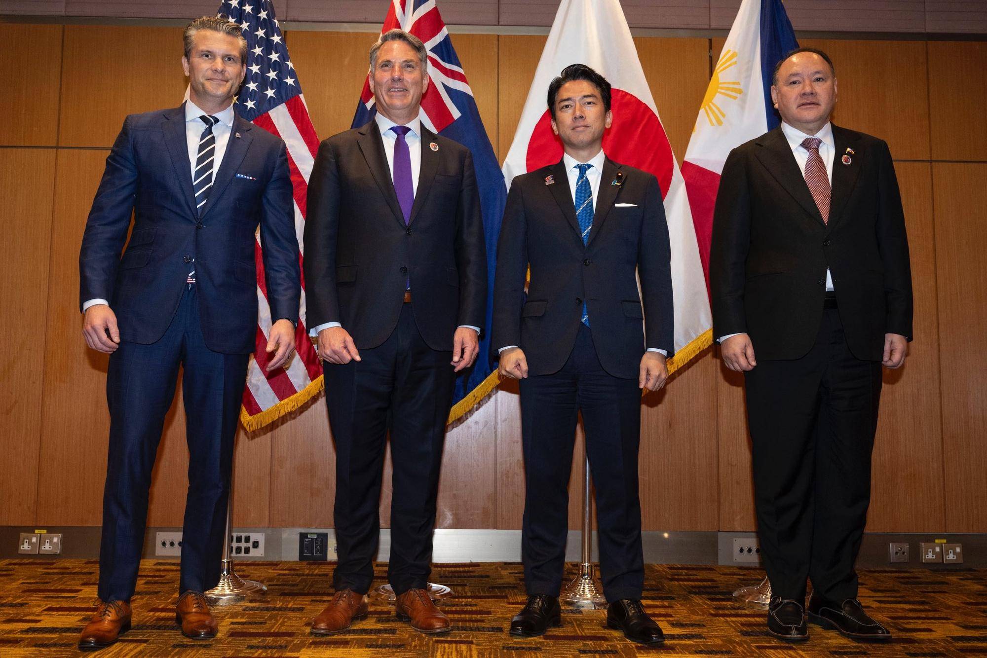 朴茨茅斯 vs 威斯汉姆
_美军再度遭遇耻辱时刻：中国海军6艘战舰包围朴茨茅斯 vs 威斯汉姆
，815舰插入南海演习