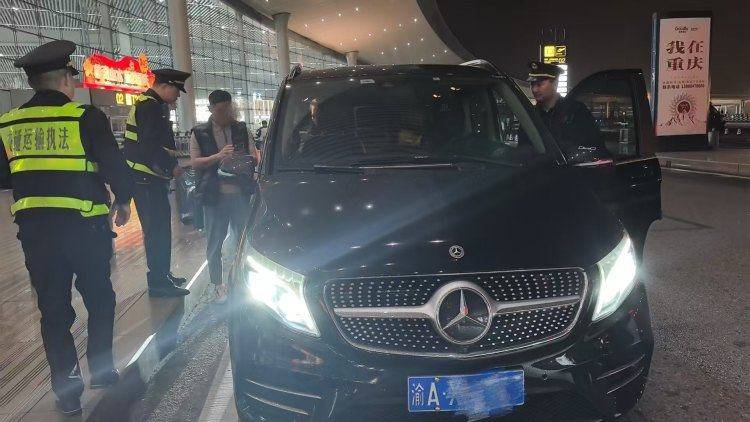 皇冠信用盘登3代理注册
_4分钟精准拦截皇冠信用盘登3代理注册
！男子用豪华商务车从事非法营运落网