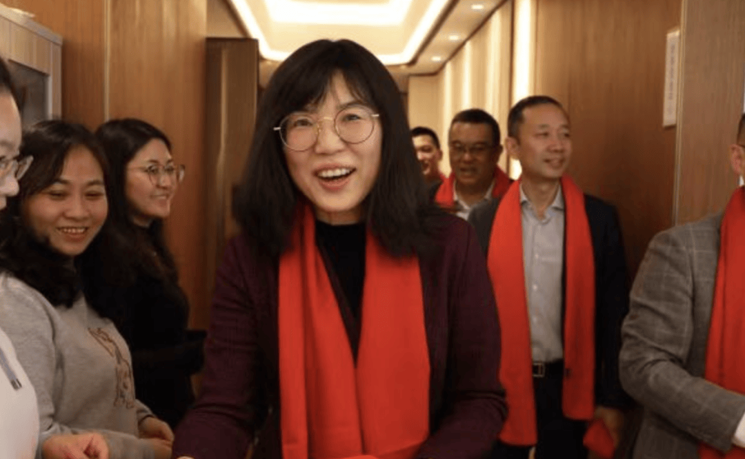 马德里竞技足球_从建行辞职后到房企成女副总马德里竞技足球，拿“安家费”等财物超4000万，被判14年