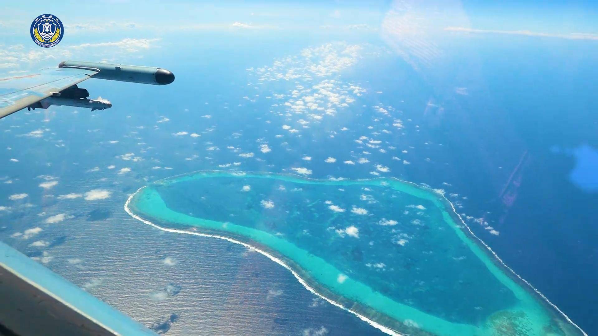 伊朗足球_突发！菲律宾女记者拍摄到伊朗足球，中国庞大舰队现身黄岩岛，与美舰对峙