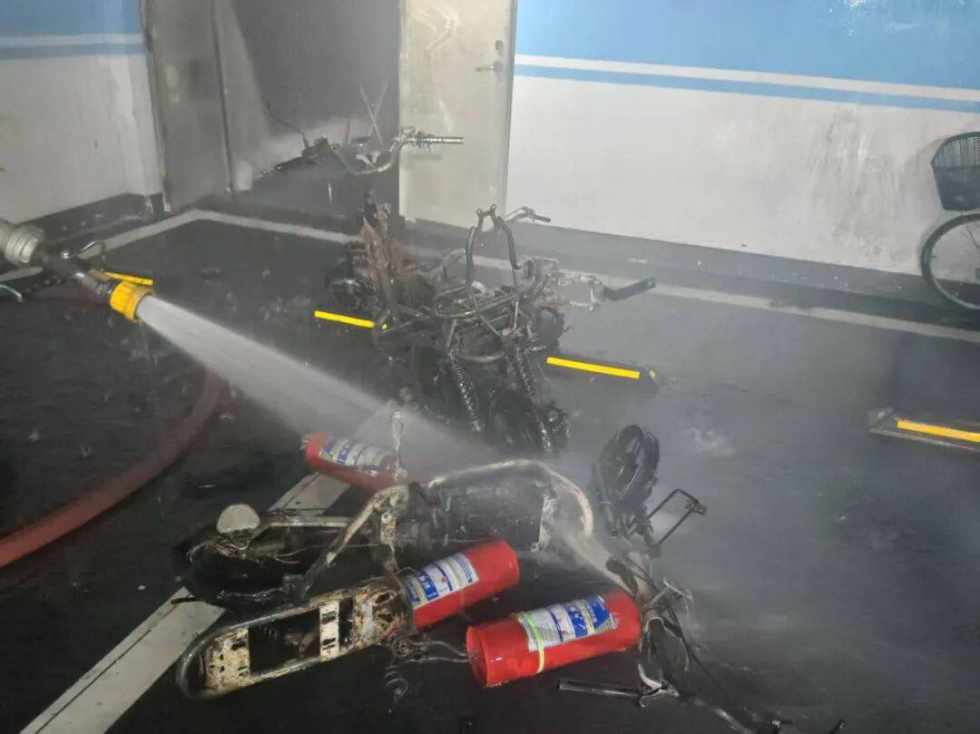 皇冠体育App下载_集中曝光皇冠体育App下载！郑州市2025年11月共发生13起电动自行车火灾！