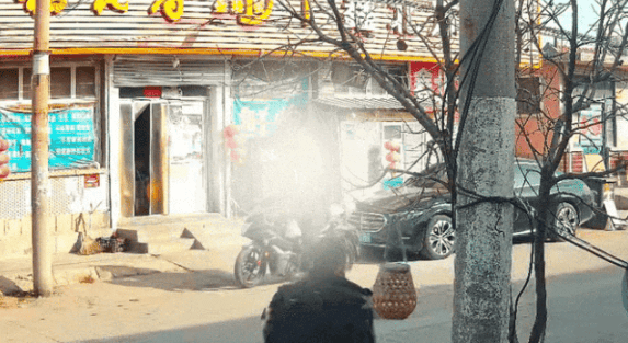 皇冠信用网怎么申请_青岛某超市凌晨突然出现神秘黑影皇冠信用网怎么申请,披着烂麻袋低着头,当他终于转过脸来,警察都气笑了