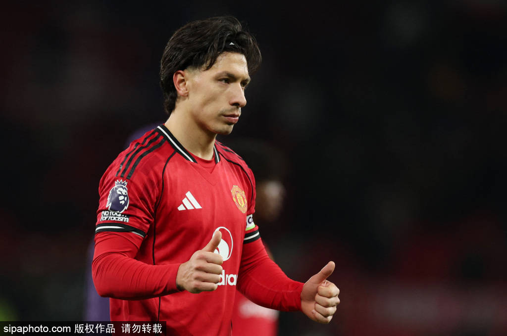 皇冠信用网哪里申请_加里·内维尔炮轰阿莫林：战术复杂化皇冠信用网哪里申请，换人堪称“奇葩”！