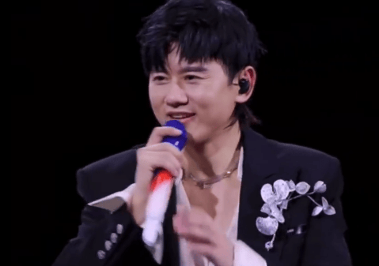 皇冠电竞足球_张杰再回应和谢娜双人舞争议皇冠电竞足球!现场表白老婆:谢谢我最爱的太阳女神娜娜