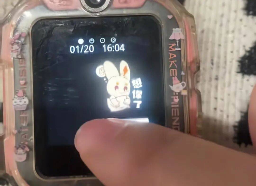 皇冠信用网如何开户_母亲打开女儿电话手表皇冠信用网如何开户，无意间发现她给去世外公发了整整两年信息