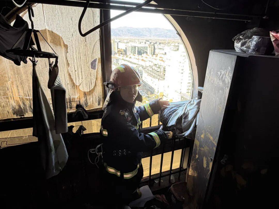 皇冠信用网申请_北京一小区21层发生火灾！同一户内相邻房间皇冠信用网申请，有人昏迷有人毫发无伤