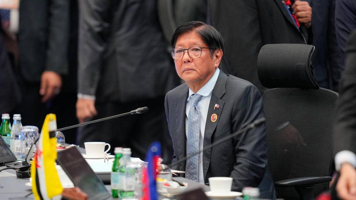 皇冠信用网代理申请_菲律宾宣布在黄岩岛军演70天皇冠信用网代理申请,政府出现变天征兆,杜特尔特亲孙子低调来华!