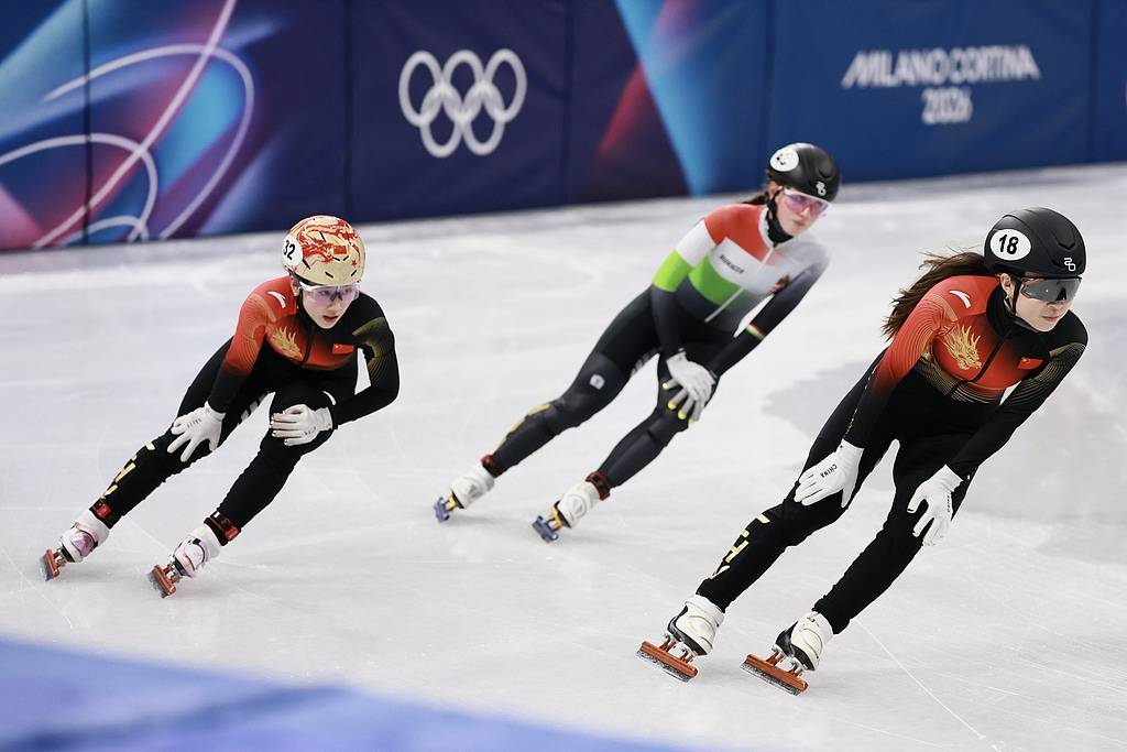 皇冠世界杯代理_神剧情皇冠世界杯代理！对手全部摔倒 杨婧茹晋级女子1500米A组决赛