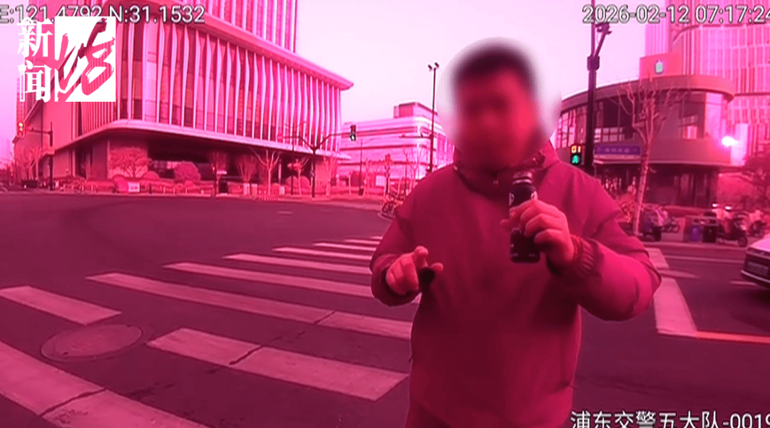 皇冠客服
_事发上海街头!小轿车突然失控翻车!司机现场一个动作皇冠客服
,民警:有问题