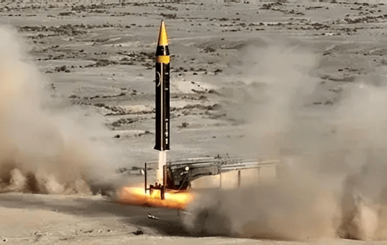 世界杯皇冠代理平台 _伊朗使用子母弹轰炸以色列世界杯皇冠代理平台 ，意图实施“斩首”，以媒拍到下落画面