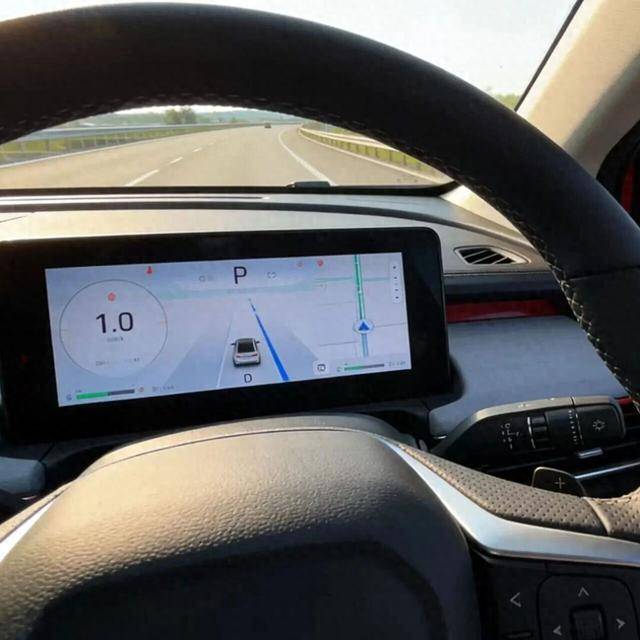 皇冠信用网去哪里弄_“我以为奔驰E300会自动减速”皇冠信用网去哪里弄，男子称开启辅助驾驶跑高速出事故车辆贬值，4S店：操作不当