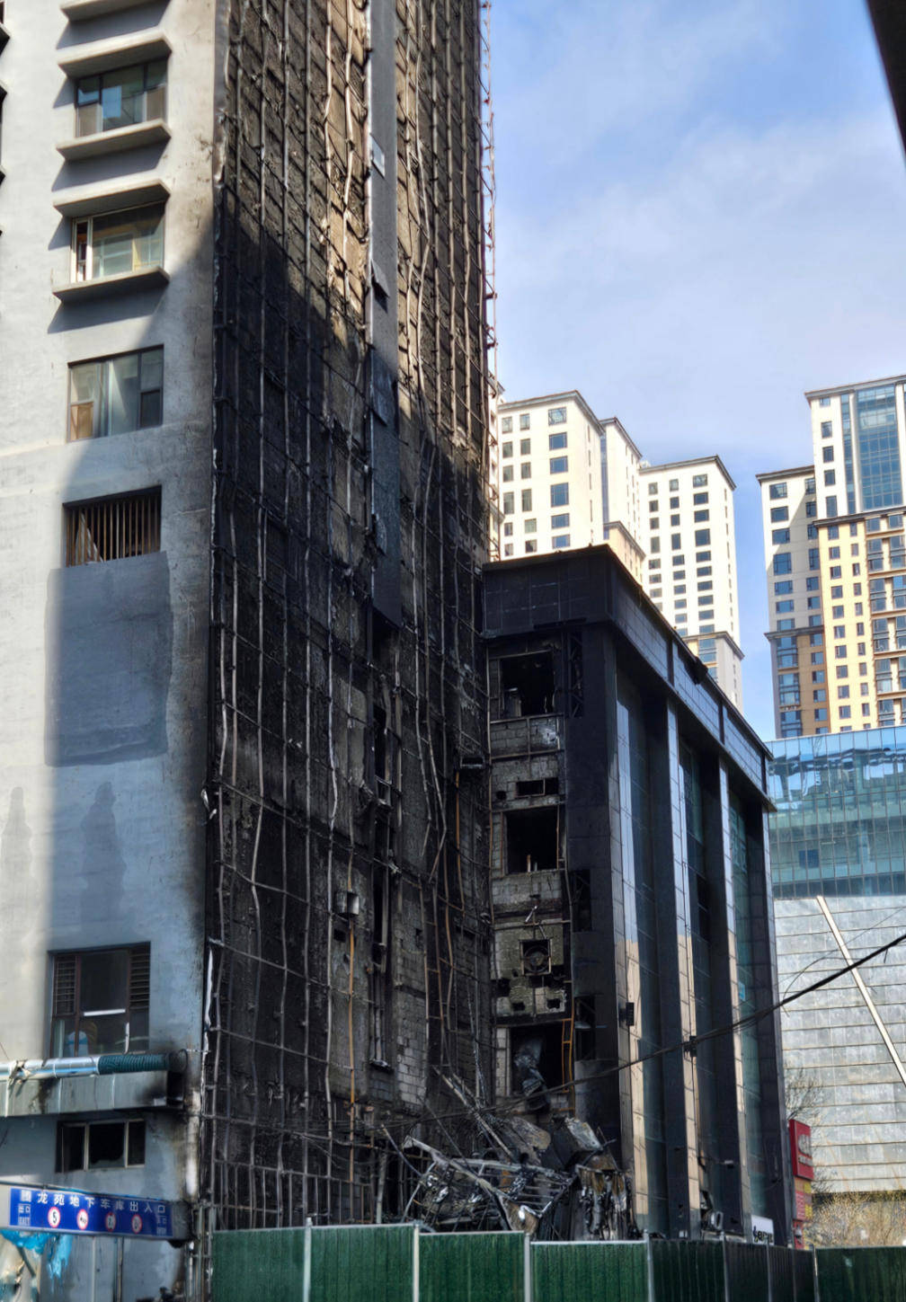 如何代理皇冠信用_记者直击太原大火：起火建筑位于核心商圈如何代理皇冠信用，疑底商烧烤店起火，引燃高楼外立面保温层