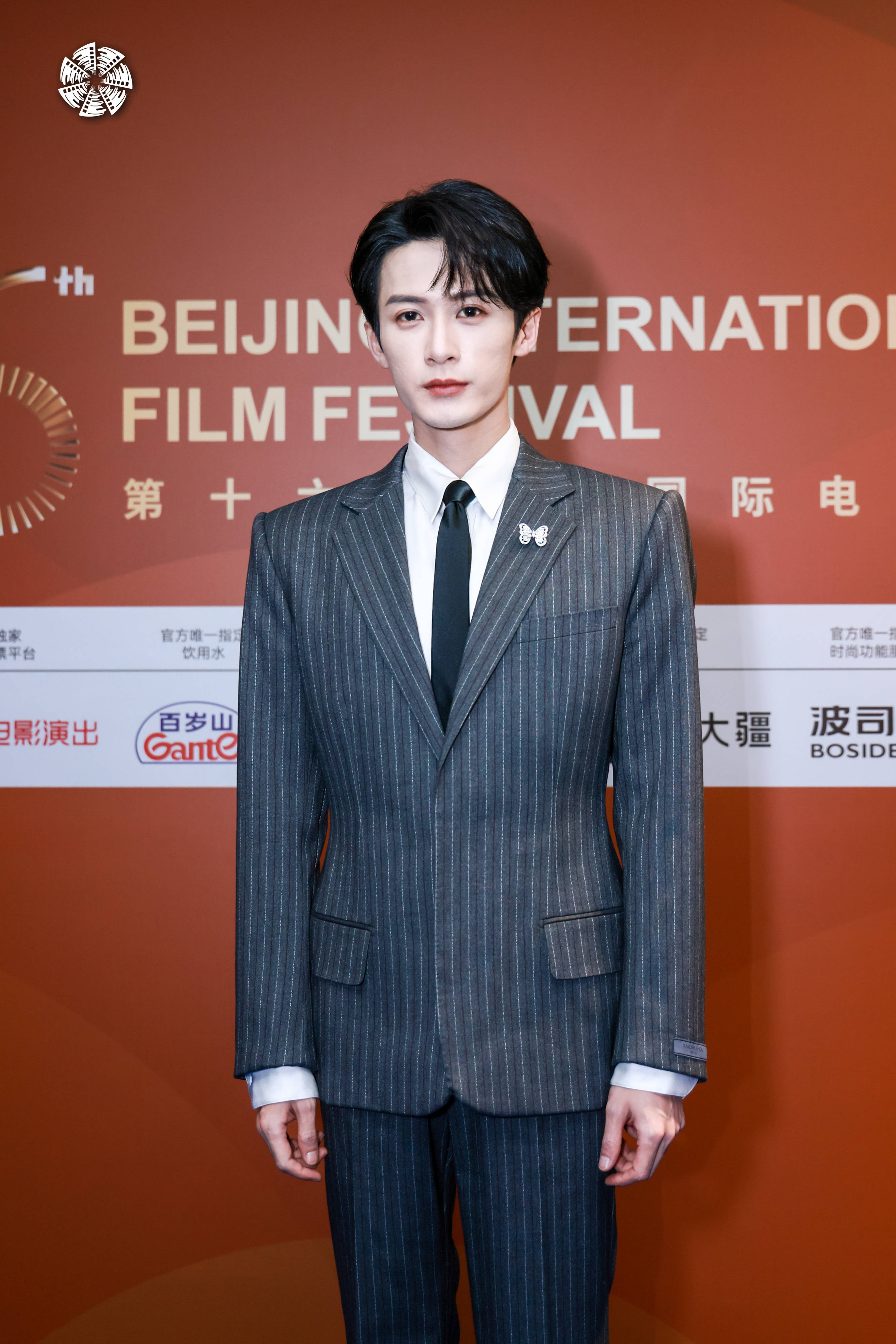 皇冠信用网正网_群星汇聚皇冠信用网正网!第十六届北影节红毯高清大图来了