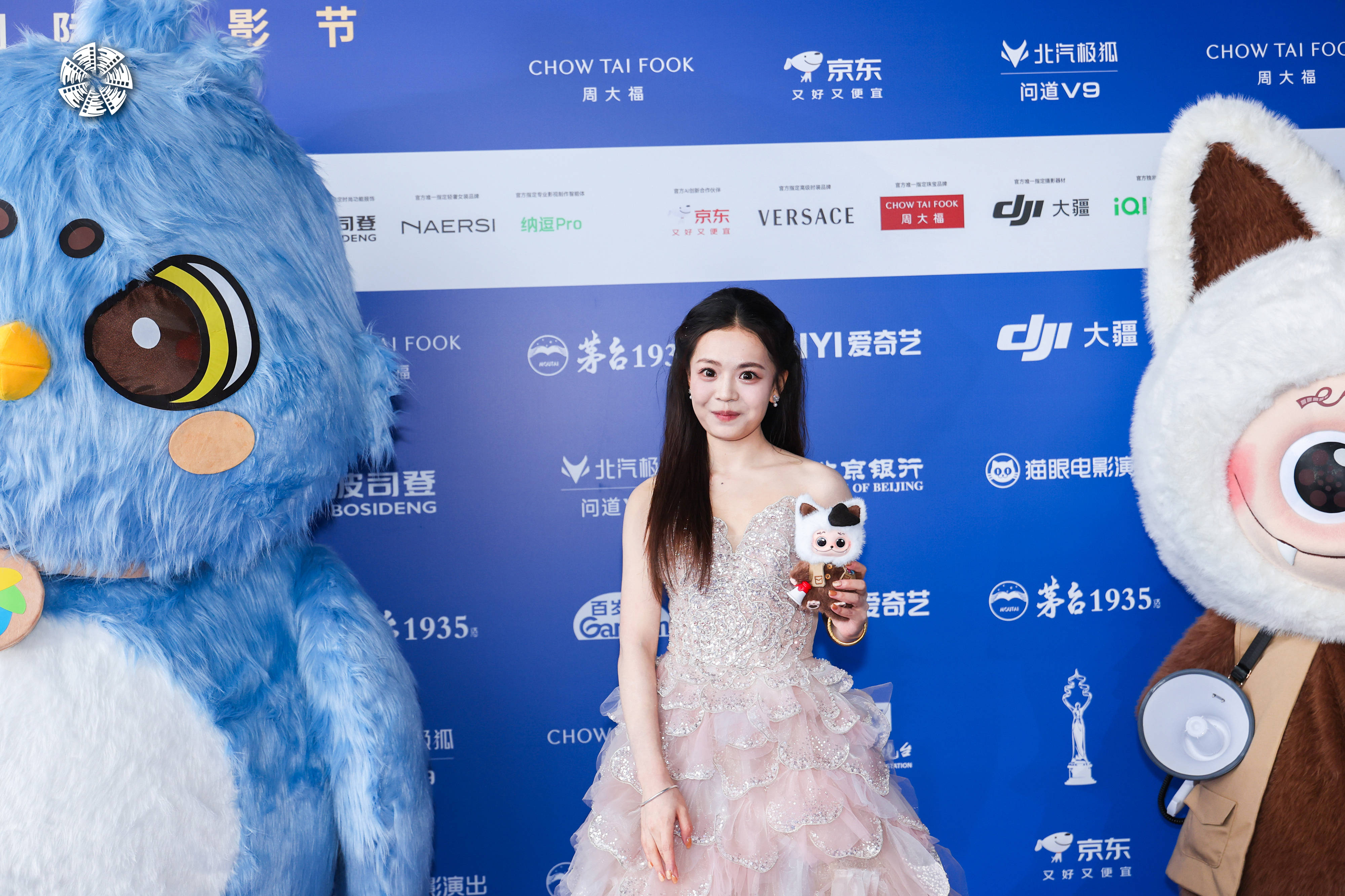 皇冠信用网正网_群星汇聚皇冠信用网正网!第十六届北影节红毯高清大图来了