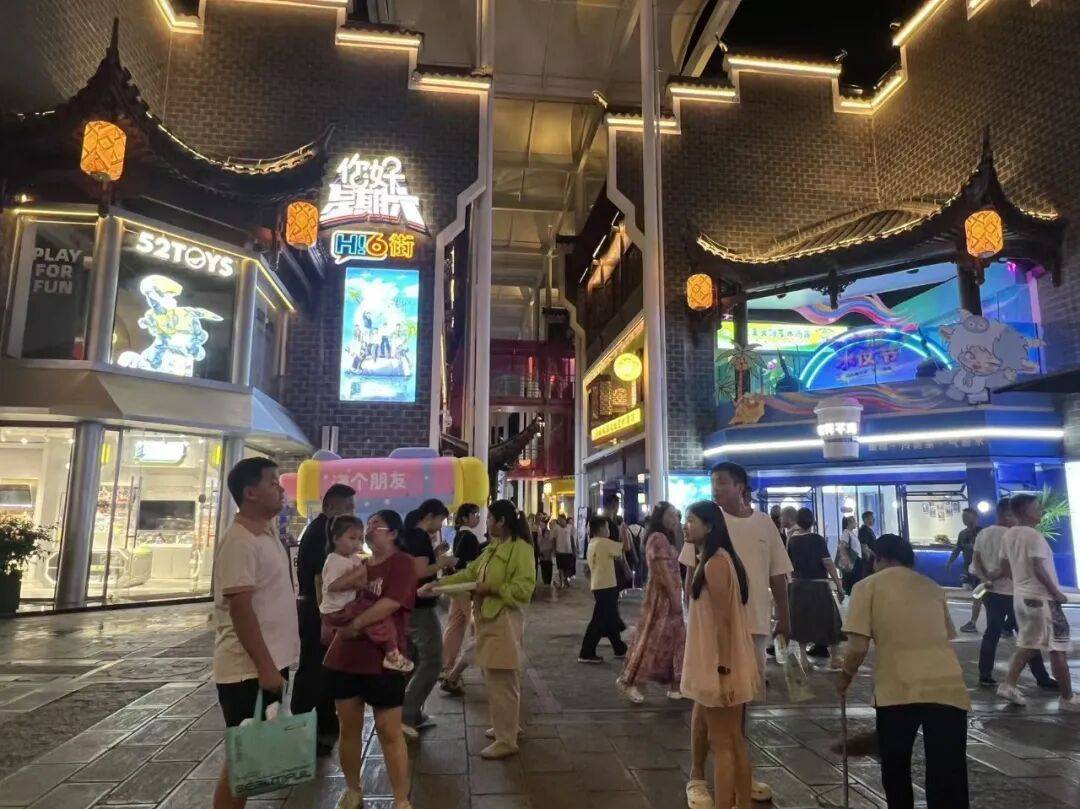 皇冠登3代理_一座“人造空城”爆改后复业：客流已超100万人次皇冠登3代理，商铺快招满！央视曾曝光其总耗资24亿元，“停车场是唯一盈利项目”