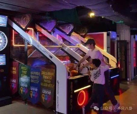 皇冠信用出租代理_离婚6年后他谈了个小十几岁的新女友？前妻坦言不介意他新恋情皇冠信用出租代理。