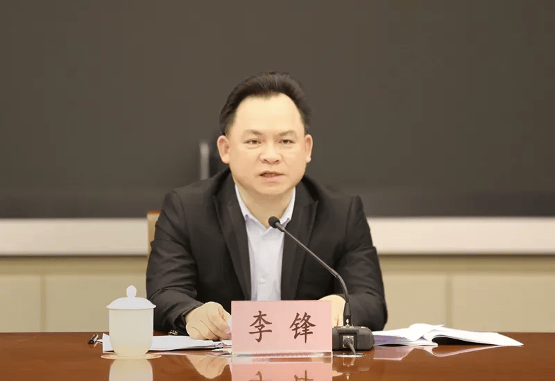 皇冠信用网址_经中共中央批准,李锋同志任海南省委常委皇冠信用网址。根据工作需要,经省委研究决定,李锋同志任省委秘书长