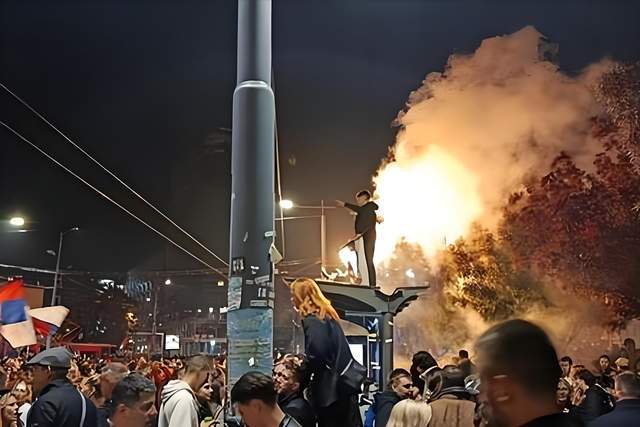 皇冠tg @xinyongwang
_掀翻武契奇的那天皇冠tg @xinyongwang
,可能是他们最风光、也最危险的一天